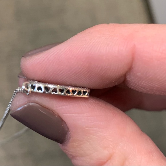 Pandora - Picture 4 of 5